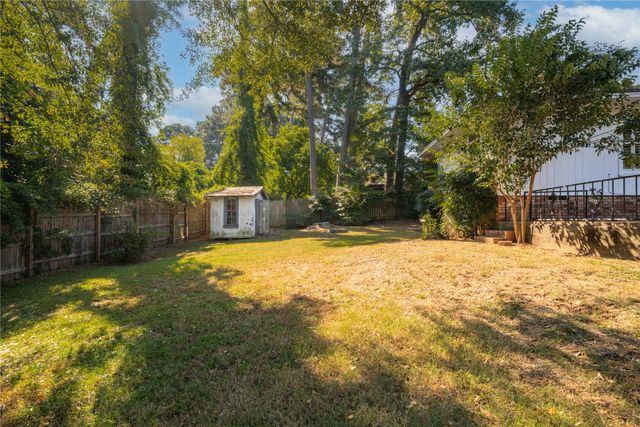 1900 W Hoyt Drive, Longview, TX 75601