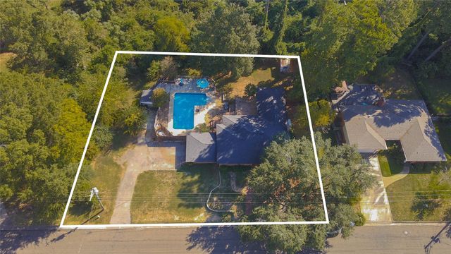 1900 W Hoyt Drive, Longview, TX 75601