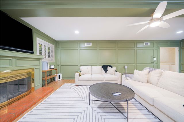 1900 W Hoyt Drive, Longview, TX 75601