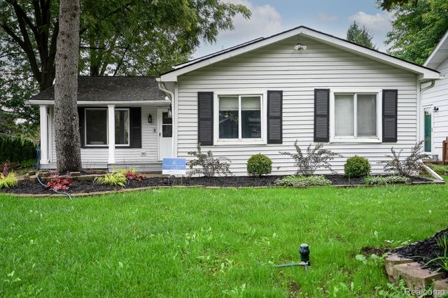 819 Woodingham Avenue, Waterford Charter Township, MI 48328