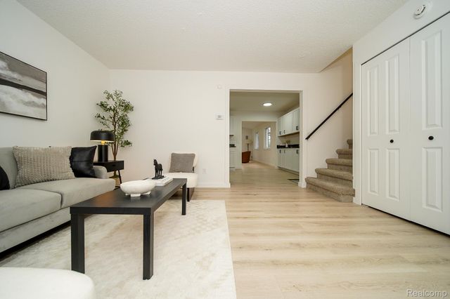 819 Woodingham Avenue, Waterford Charter Township, MI 48328