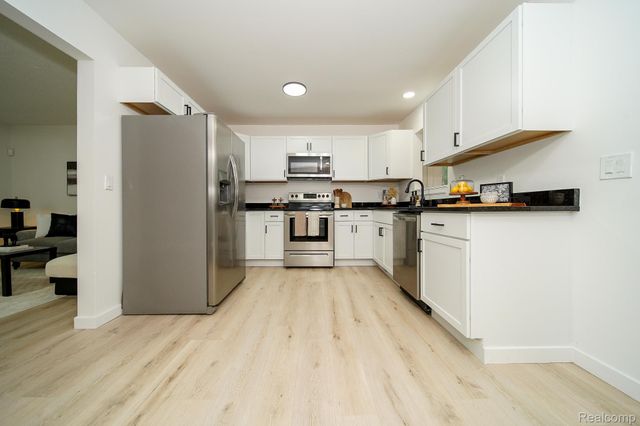 819 Woodingham Avenue, Waterford Charter Township, MI 48328
