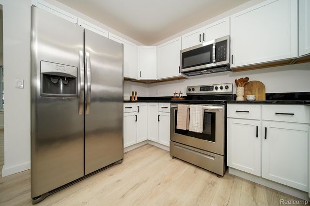 819 Woodingham Avenue, Waterford Charter Township, MI 48328