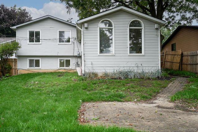 819 Woodingham Avenue, Waterford Charter Township, MI 48328