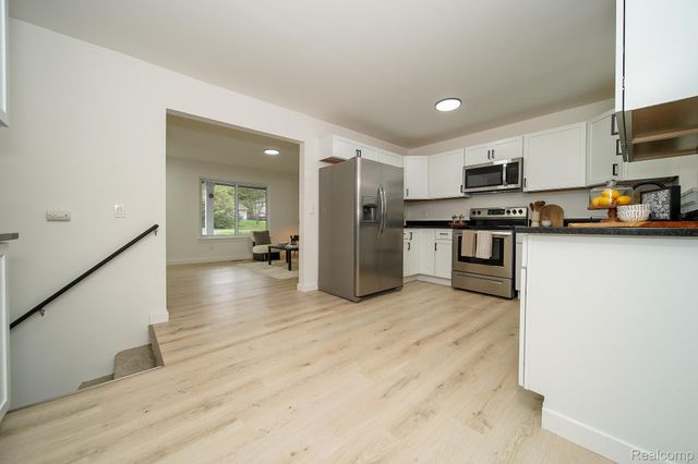 819 Woodingham Avenue, Waterford Charter Township, MI 48328