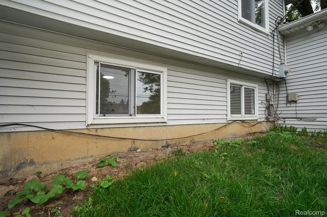 819 Woodingham Avenue, Waterford Charter Township, MI 48328