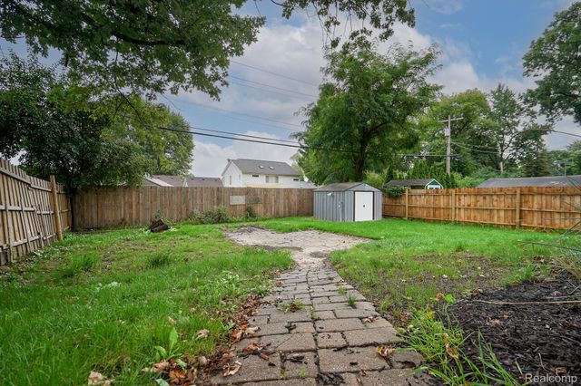 819 Woodingham Avenue, Waterford Charter Township, MI 48328