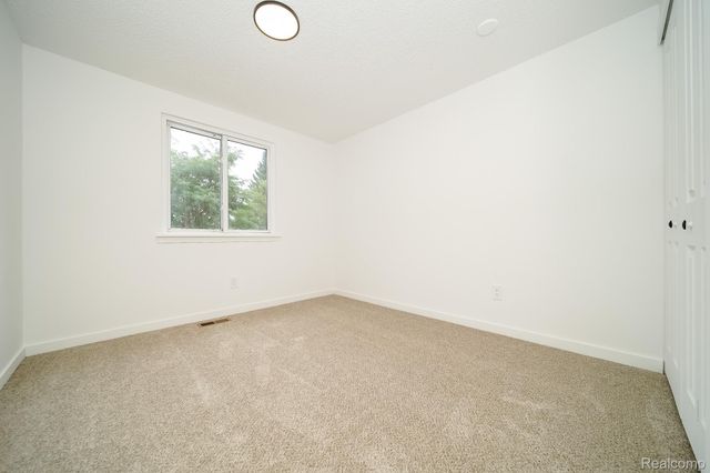 819 Woodingham Avenue, Waterford Charter Township, MI 48328