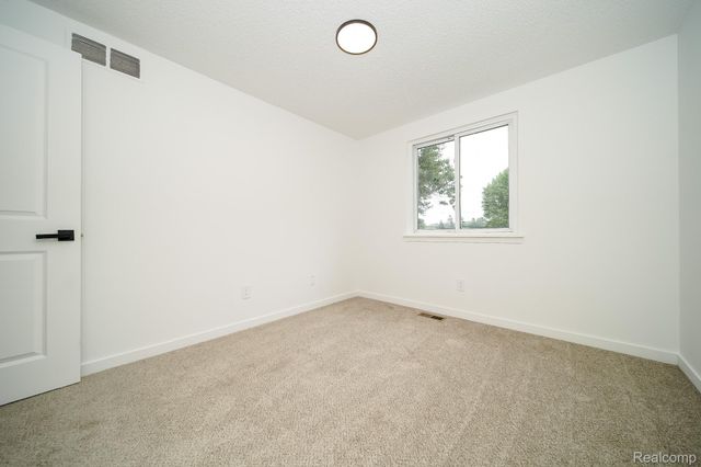 819 Woodingham Avenue, Waterford Charter Township, MI 48328
