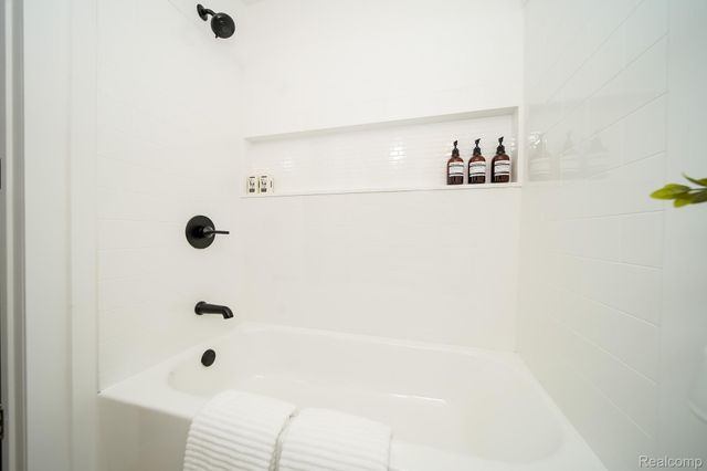 819 Woodingham Avenue, Waterford Charter Township, MI 48328