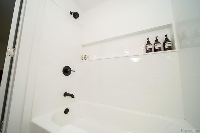 819 Woodingham Avenue, Waterford Charter Township, MI 48328