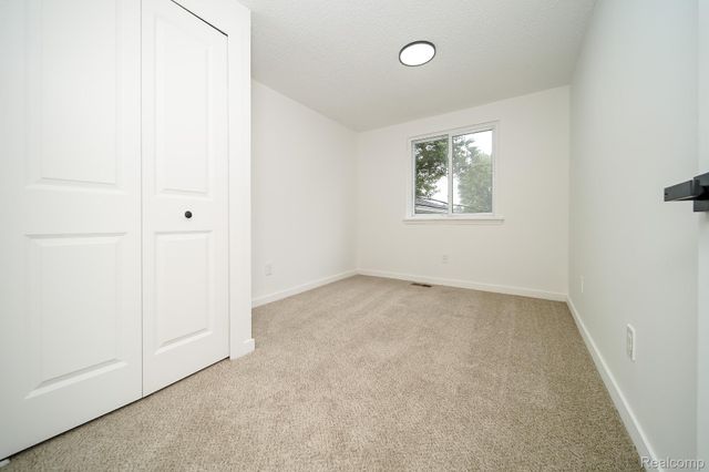819 Woodingham Avenue, Waterford Charter Township, MI 48328