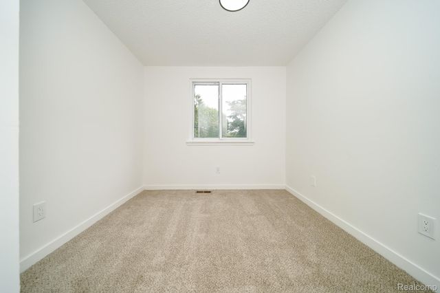 819 Woodingham Avenue, Waterford Charter Township, MI 48328
