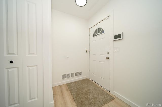 819 Woodingham Avenue, Waterford Charter Township, MI 48328
