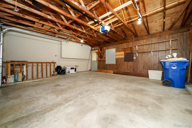 819 Woodingham Avenue, Waterford Charter Township, MI 48328