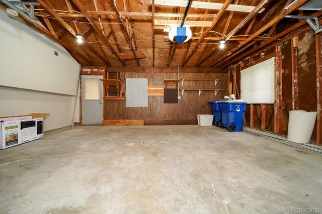 819 Woodingham Avenue, Waterford Charter Township, MI 48328
