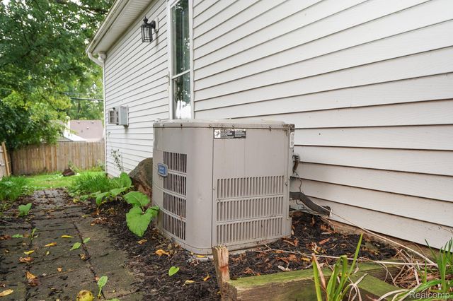819 Woodingham Avenue, Waterford Charter Township, MI 48328