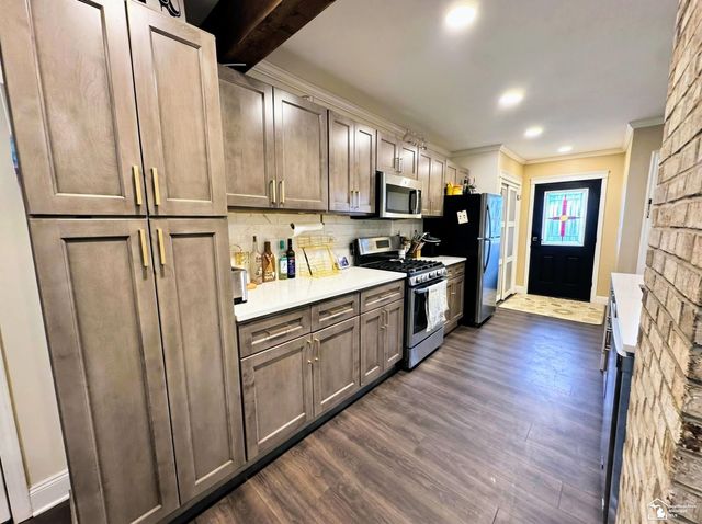 7252 Douglas Road, Lambertville, MI 48144
