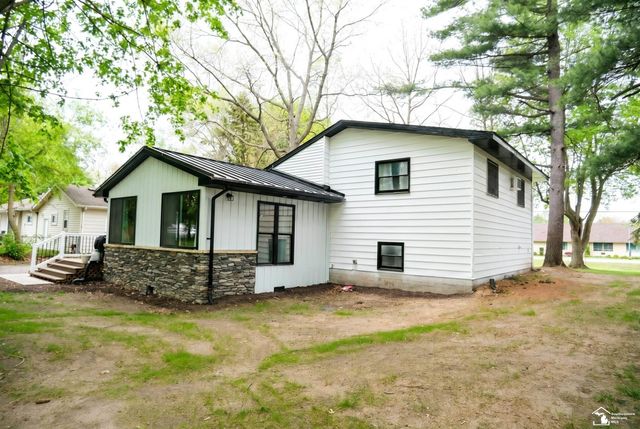 7252 Douglas Road, Lambertville, MI 48144