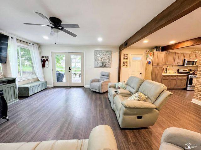 7252 Douglas Road, Lambertville, MI 48144