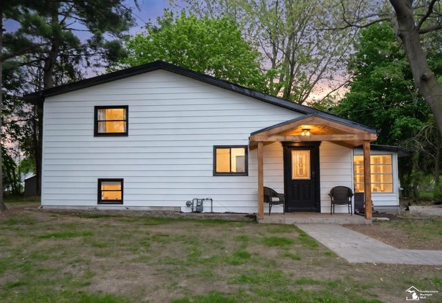 7252 Douglas Road, Lambertville, MI 48144
