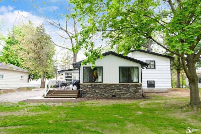 7252 Douglas Road, Lambertville, MI 48144