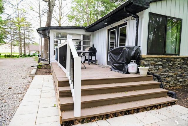 7252 Douglas Road, Lambertville, MI 48144