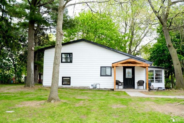 7252 Douglas Road, Lambertville, MI 48144