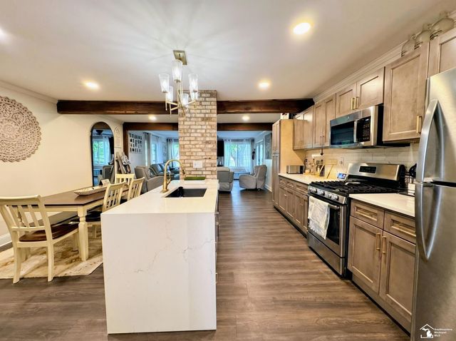7252 Douglas Road, Lambertville, MI 48144