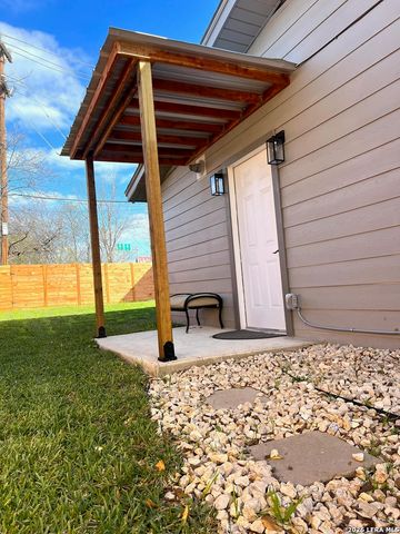 735 Sprucewood Ln, San Antonio, TX 78216