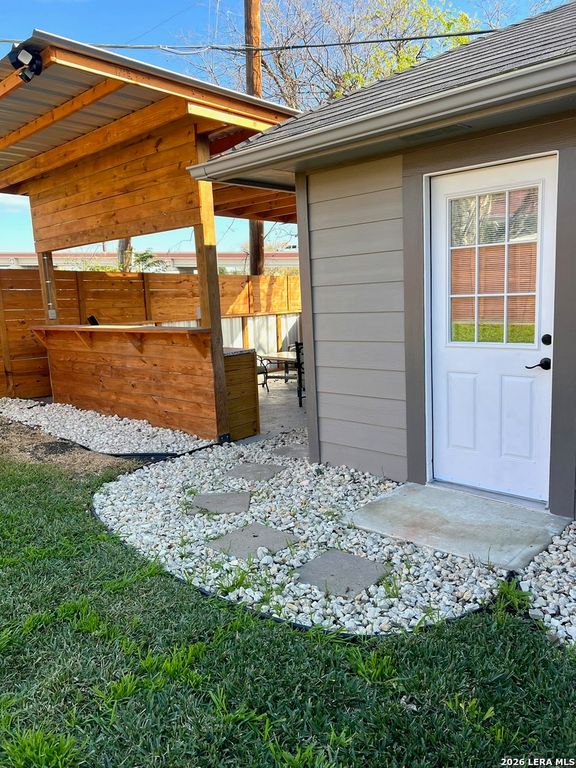 735 Sprucewood Ln, San Antonio, TX 78216