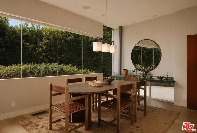 212 S Saltair Avenue, Los Angeles, CA 90049