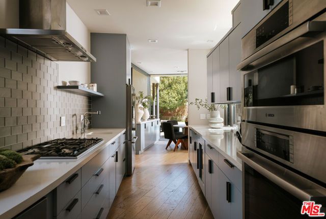 212 S Saltair Avenue, Los Angeles, CA 90049