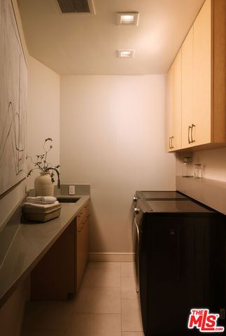 212 S Saltair Avenue, Los Angeles, CA 90049