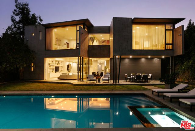 212 S Saltair Avenue, Los Angeles, CA 90049