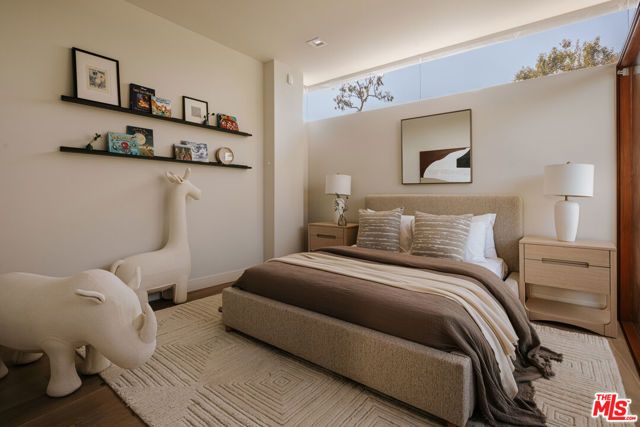 212 S Saltair Avenue, Los Angeles, CA 90049