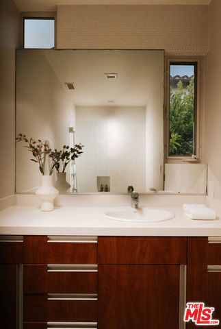 212 S Saltair Avenue, Los Angeles, CA 90049