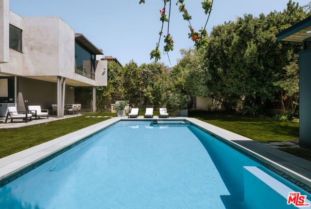 212 S Saltair Avenue, Los Angeles, CA 90049