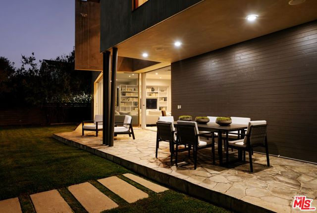 212 S Saltair Avenue, Los Angeles, CA 90049