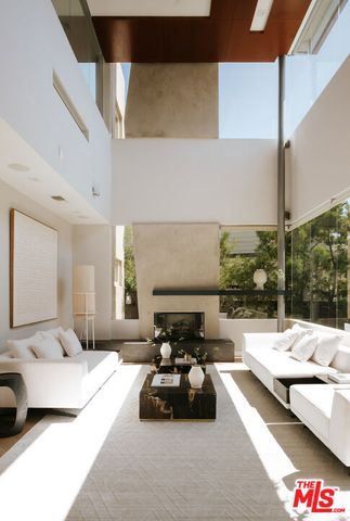 212 S Saltair Avenue, Los Angeles, CA 90049