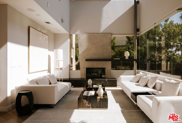 212 S Saltair Avenue, Los Angeles, CA 90049