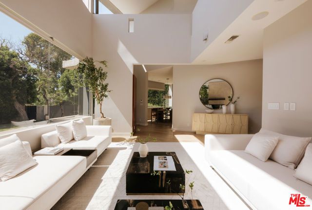 212 S Saltair Avenue, Los Angeles, CA 90049
