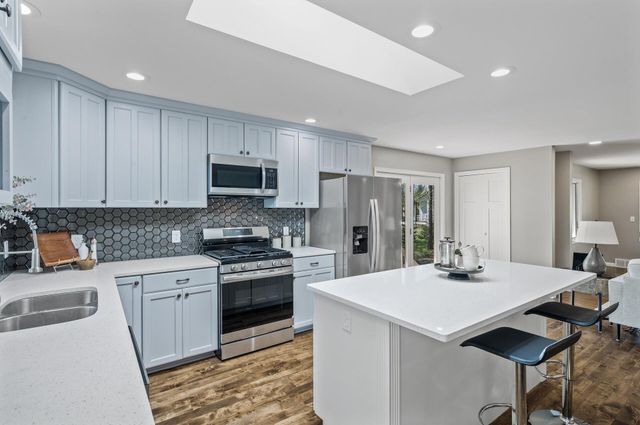 25985 Smithtown Road, Shorewood, MN 55331