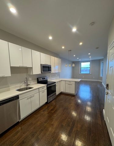 47 Bay State Rd 4R, Boston, MA 02215