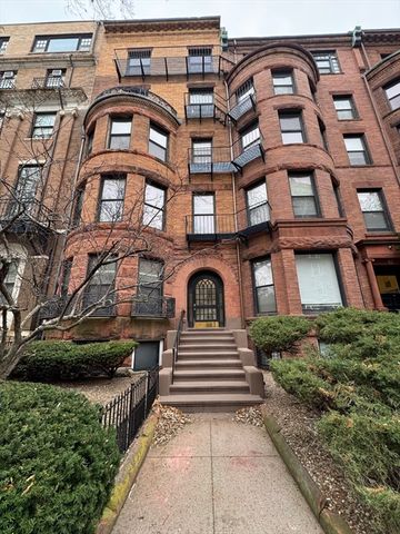 47 Bay State Rd 4R, Boston, MA 02215