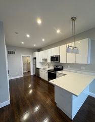 47 Bay State Rd 4R, Boston, MA 02215