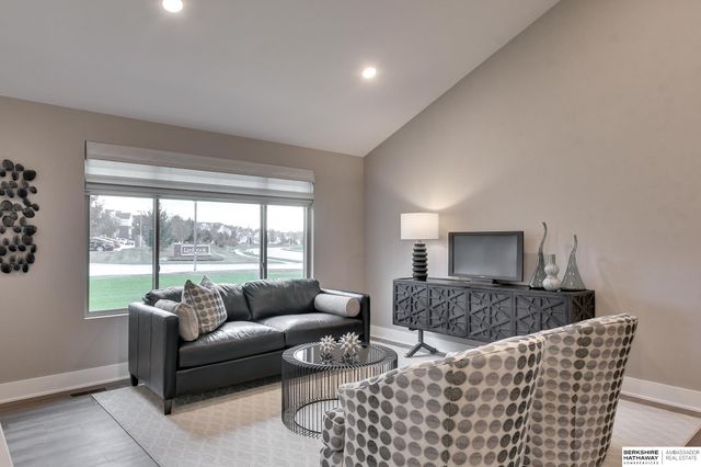20052 Piney Creek Drive, Elkhorn, NE 68022