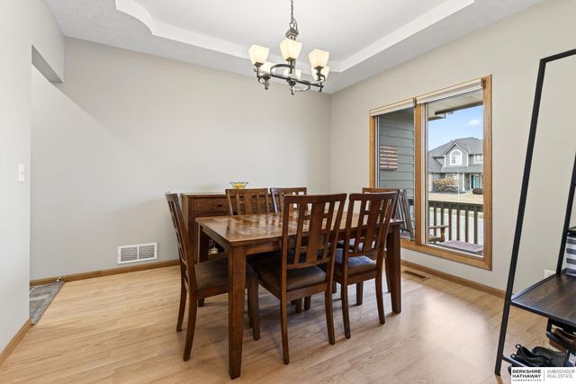 2009 Aberdeen Drive, Papillion, NE 68133