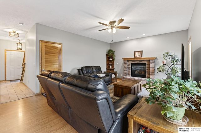 2009 Aberdeen Drive, Papillion, NE 68133