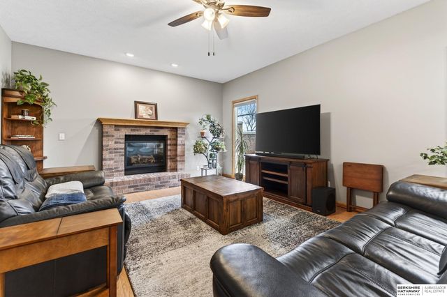 2009 Aberdeen Drive, Papillion, NE 68133